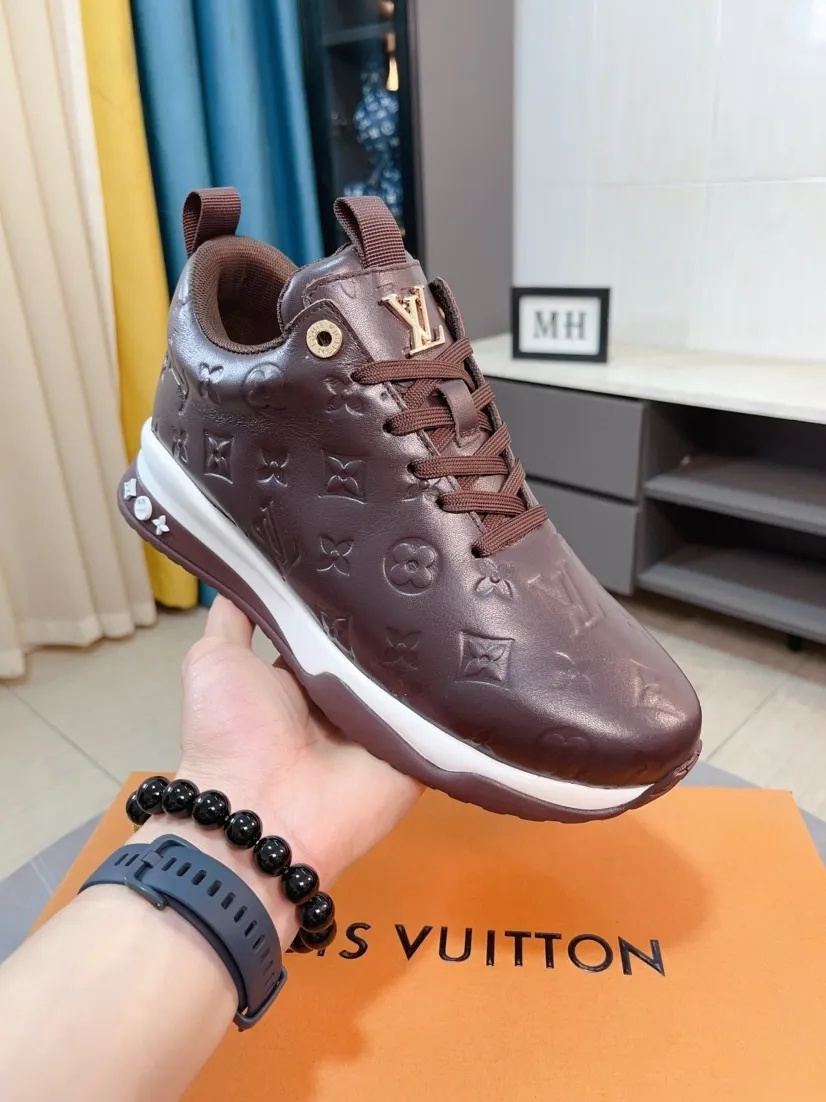 Ex-factory price 520🌹🌹[lv]🌹High-end men's shoes brand: Official website 1:1 Latest masterpiece: The upper is made of Italian imported first-layer cowhide punching design➕made of full genuine leather lining🔥, making walking more convenient and comfortable! Exclusive new style, stunning work [color]! Create a fashionable personality to set off your uniqueness! A must-have for trendy men! Classic🔥Number: 38-44